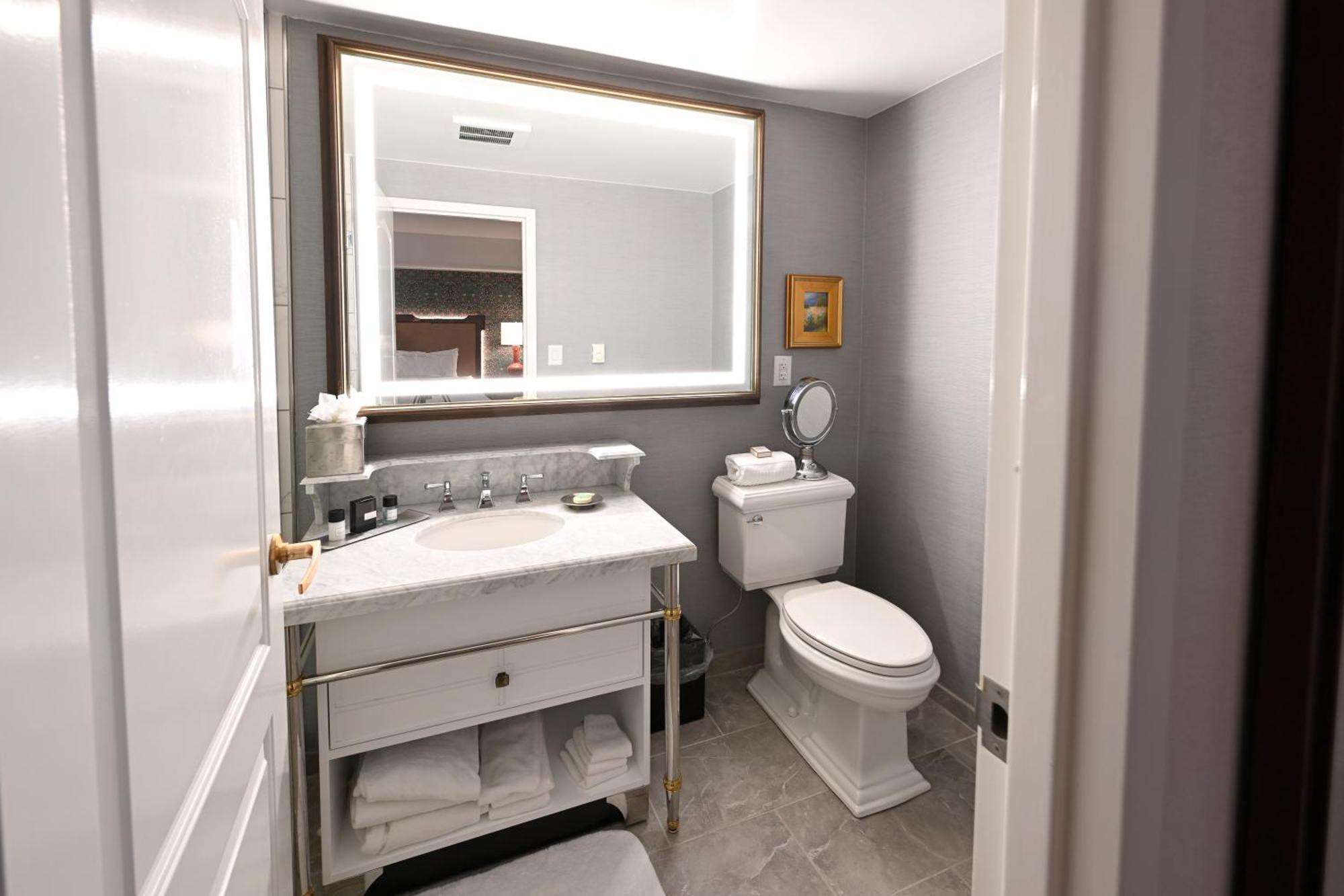 Hotel & Conference Center, Curio Collection By Hilton Roanoke